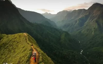 Mendaki Bukit Watu Jengger dengan Sewa Hiace